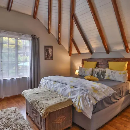 Castle Cottage: Spacious Self-Catering Haven in Lush Neighborhood Hillcrest Exterior photo