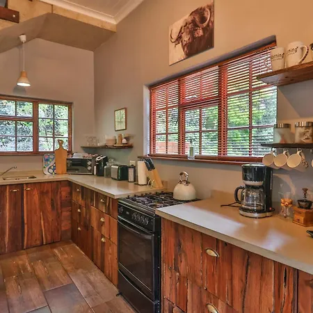 Castle Cottage: Spacious Self-Catering Haven in Lush Neighborhood Hillcrest Exterior photo