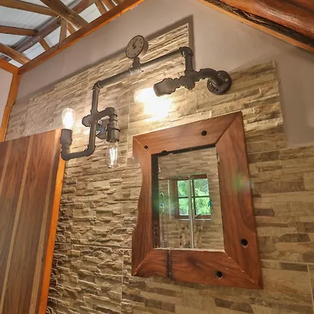 Castle Cottage: Spacious Self-Catering Haven in Lush Neighborhood Hillcrest Exterior photo