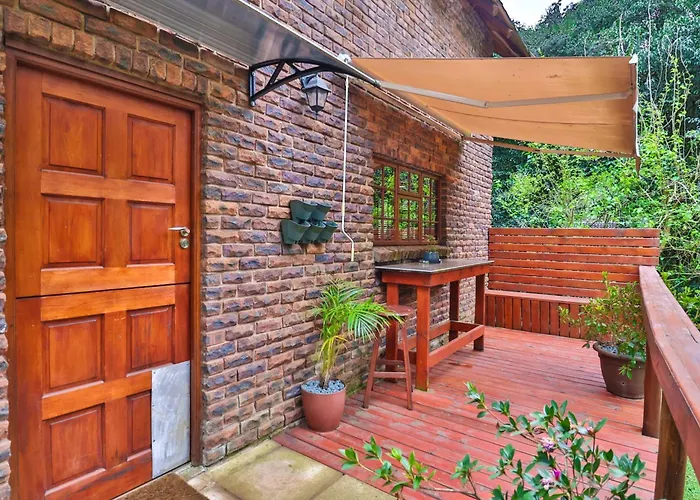 Castle Cottage Self Catering Fully Equipped Homely 120Sqm Double Story King Bed Cottage In A Lush Green Neighborhood