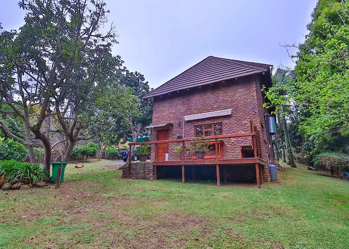 Castle Cottage Self Catering Fully Equipped Homely 120Sqm Double Story King Bed Cottage In A Lush Green Neighborhood