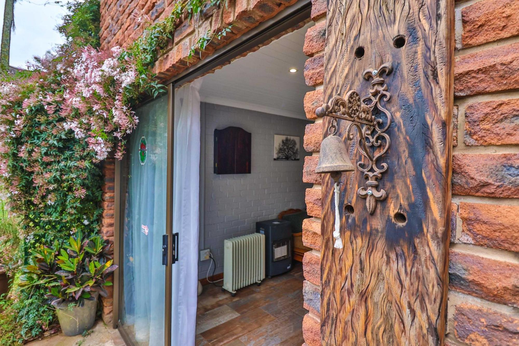 Castle Cottage: Spacious Self-catering Haven In Lush Neighborhood * Hillcrest