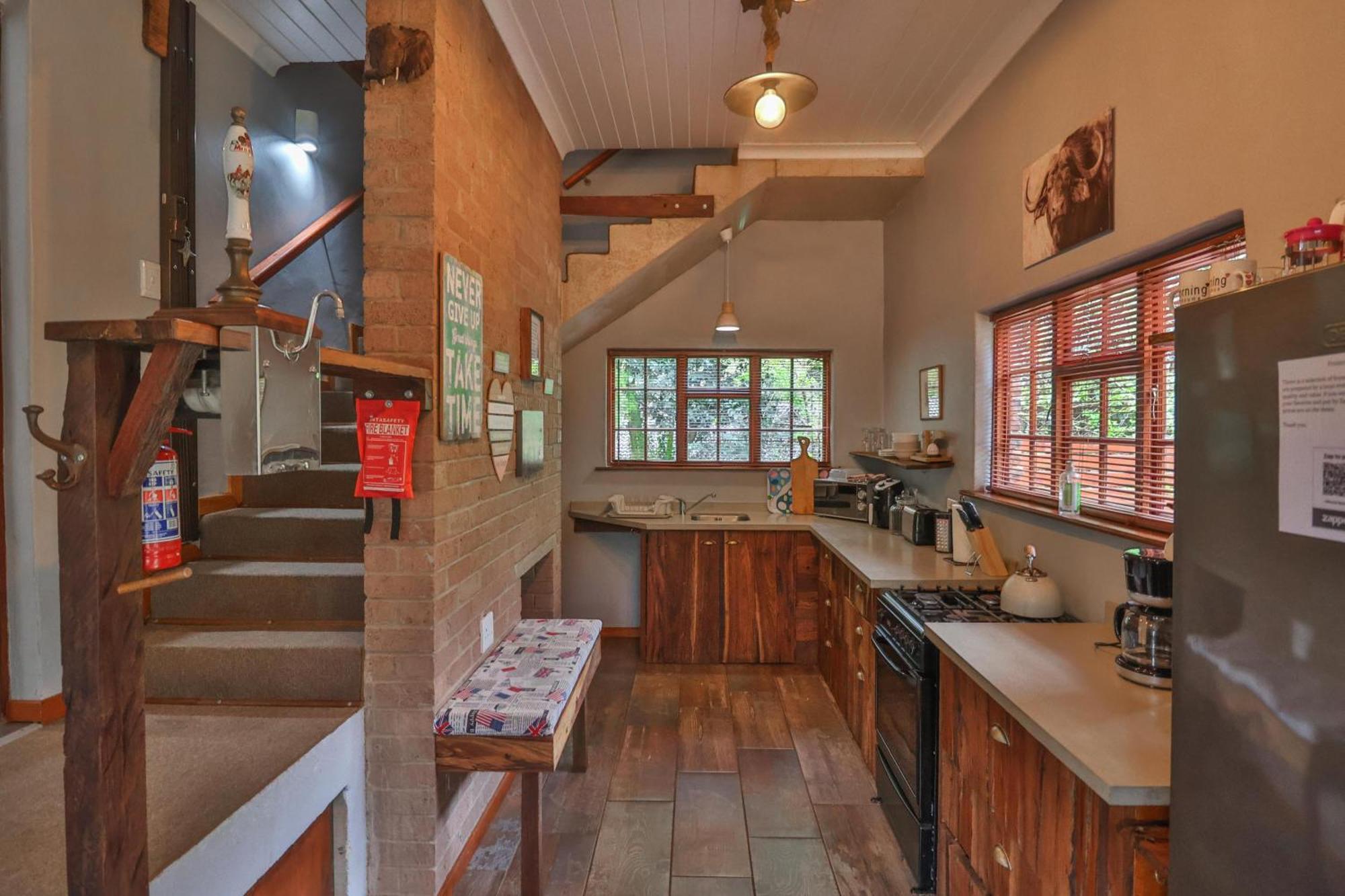 Castle Cottage: Spacious Self-catering Haven In Lush Neighborhood *