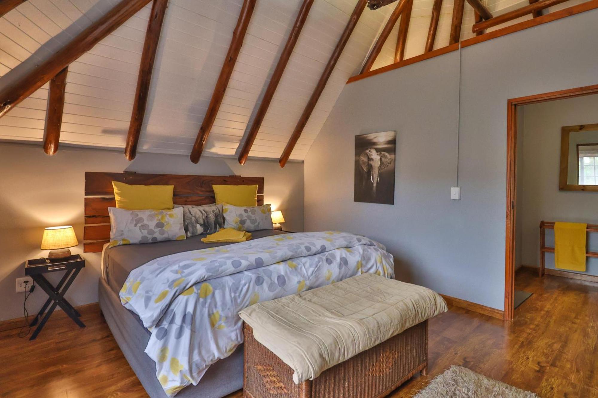 Chalet Castle Cottage: Spacious Self-catering Haven In Lush Neighborhood