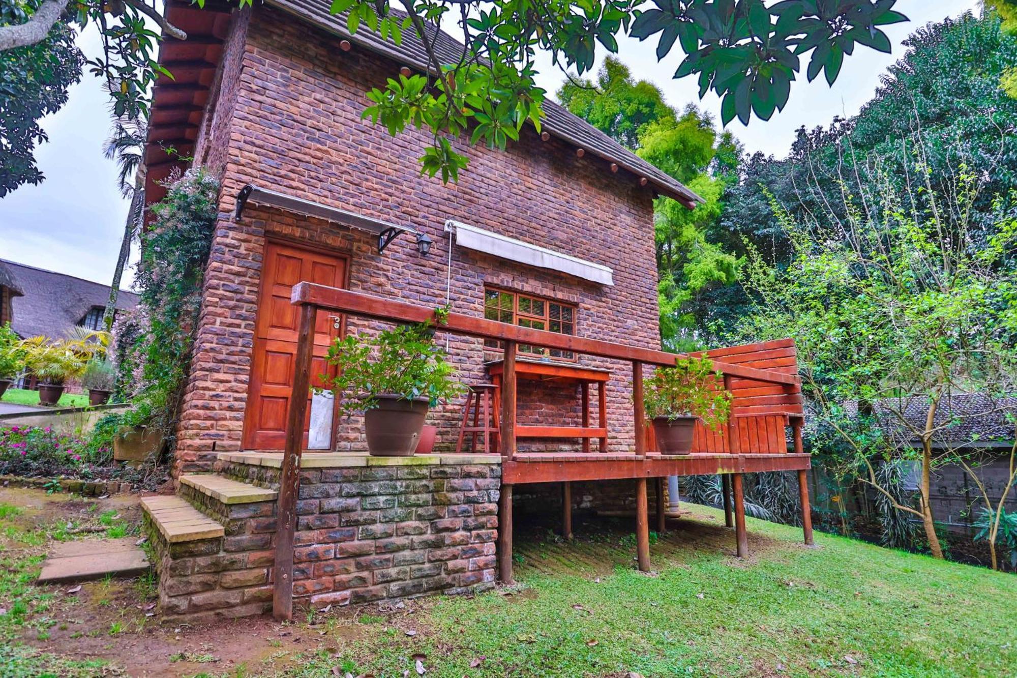 Castle Cottage: Spacious Self-catering Haven In Lush Neighborhood Chalet Hillcrest