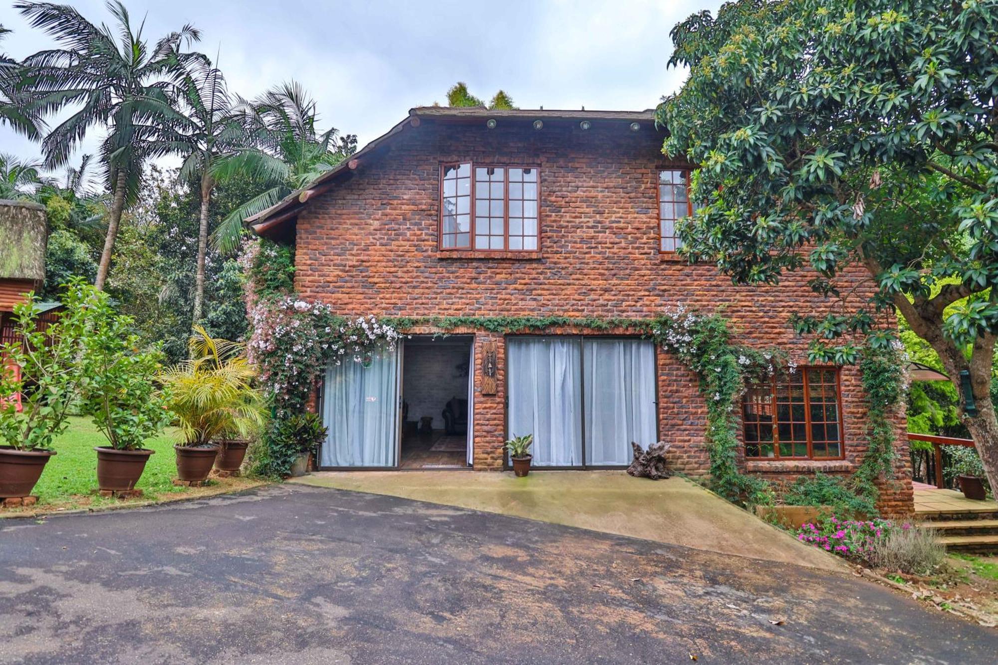 Castle Cottage: Spacious Self-catering Haven In Lush Neighborhood Hillcrest